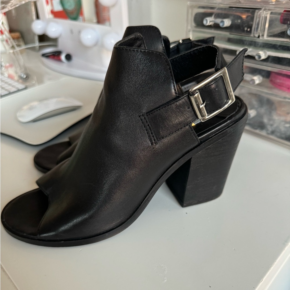 Steve Madden Black Leather Open Toed Heels